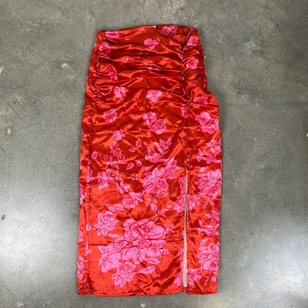Red and pink floral mini skirt with slit